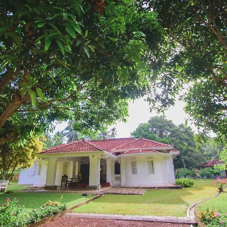 Thalpe Walawwa Heritage Villa Unawatuna Bagian luar foto