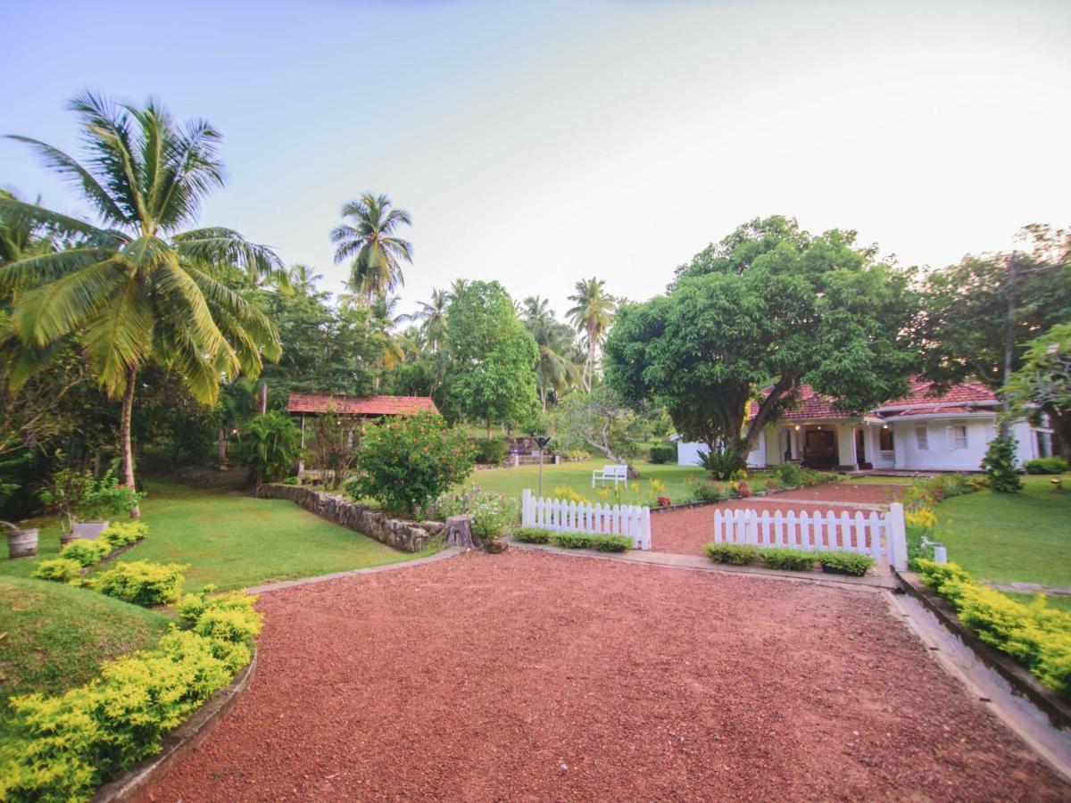 Thalpe Walawwa Heritage Villa Unawatuna Bagian luar foto