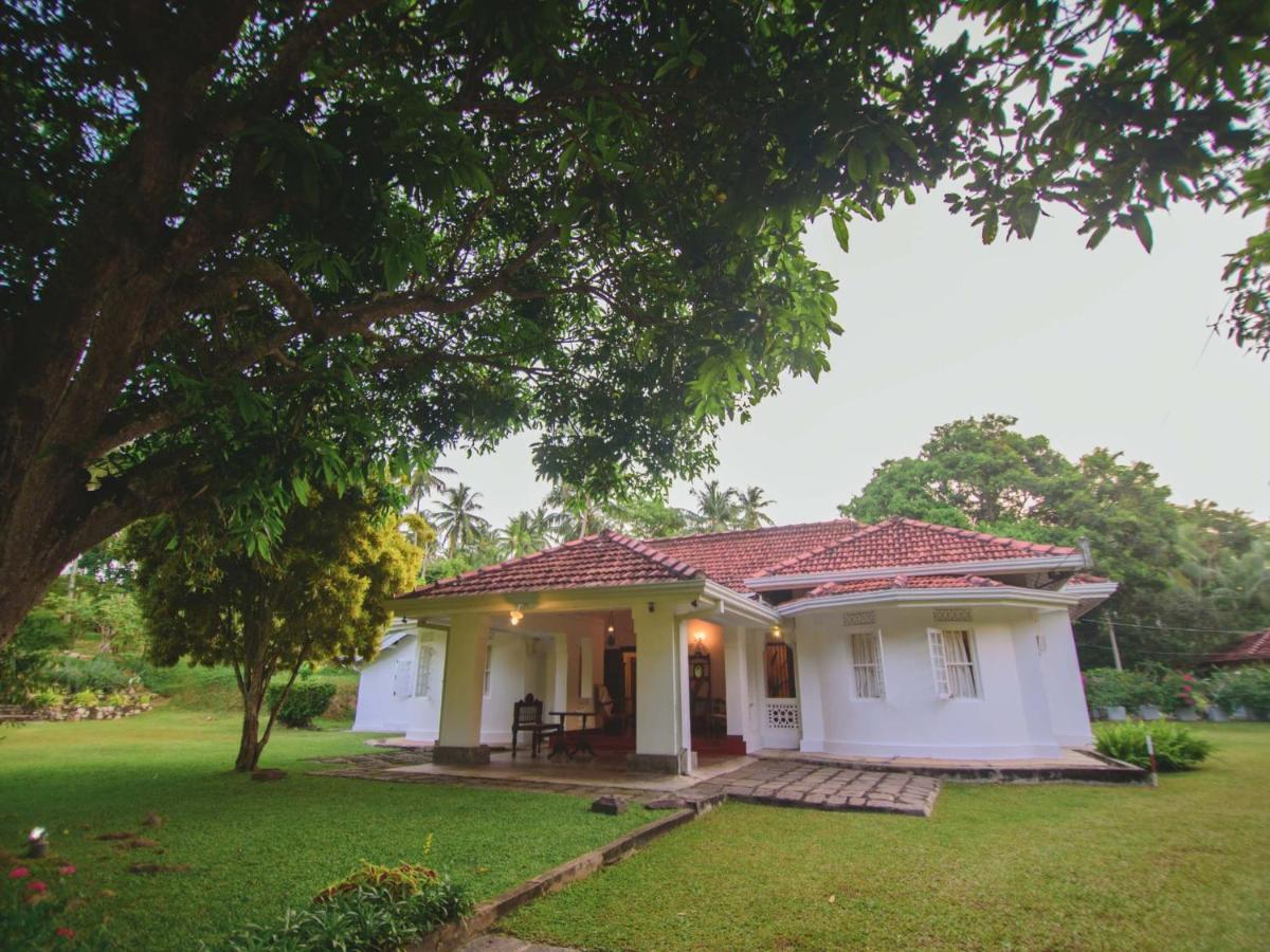 Thalpe Walawwa Heritage Villa Unawatuna Bagian luar foto