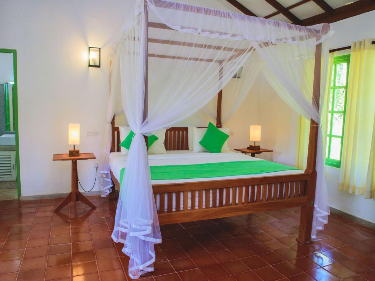 Thalpe Walawwa Heritage Villa Unawatuna Bagian luar foto