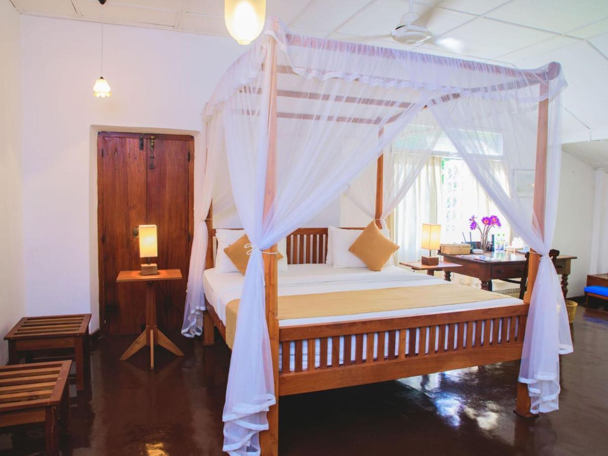 Thalpe Walawwa Heritage Villa Unawatuna Bagian luar foto