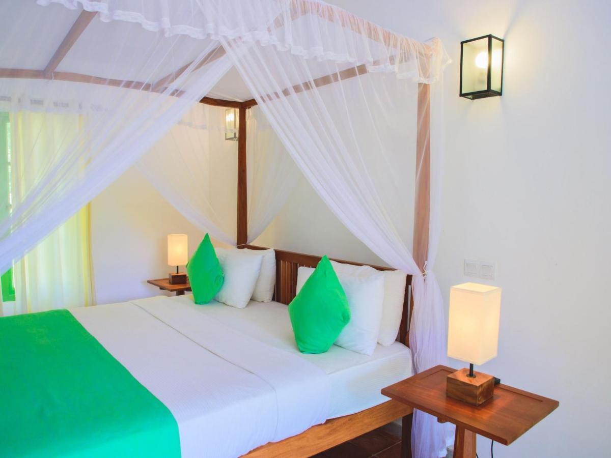 Thalpe Walawwa Heritage Villa Unawatuna Bagian luar foto