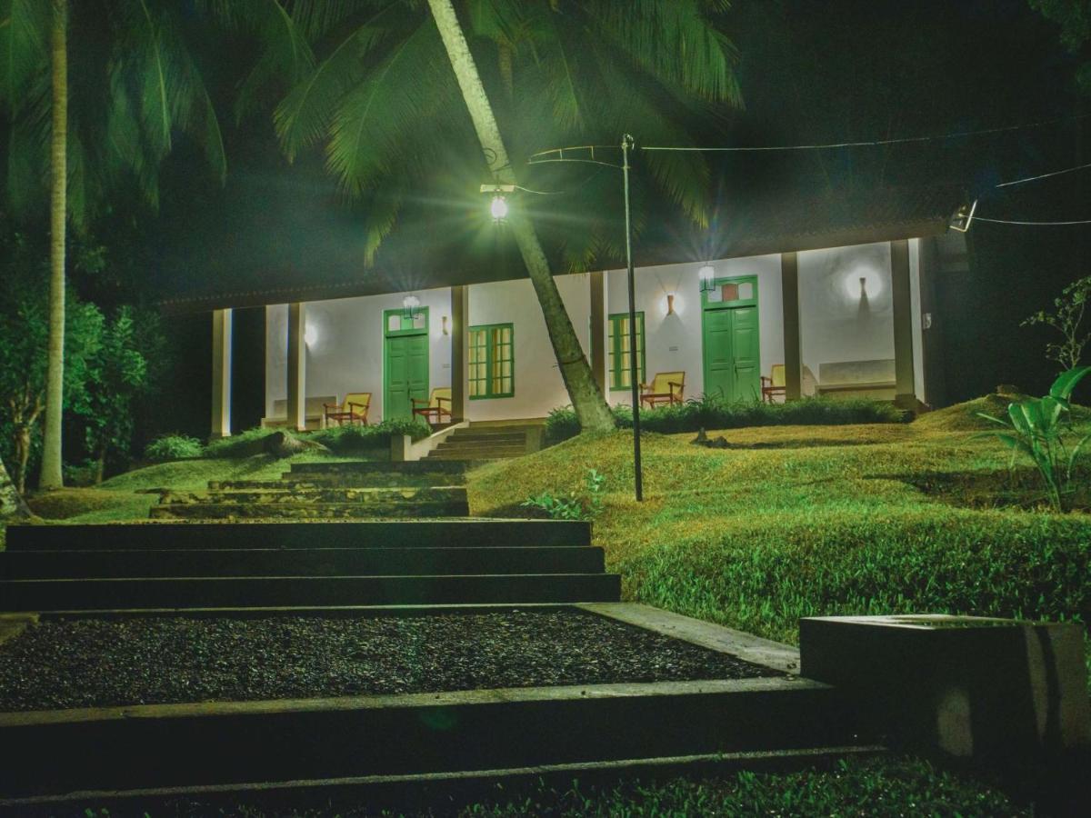 Thalpe Walawwa Heritage Villa Unawatuna Bagian luar foto