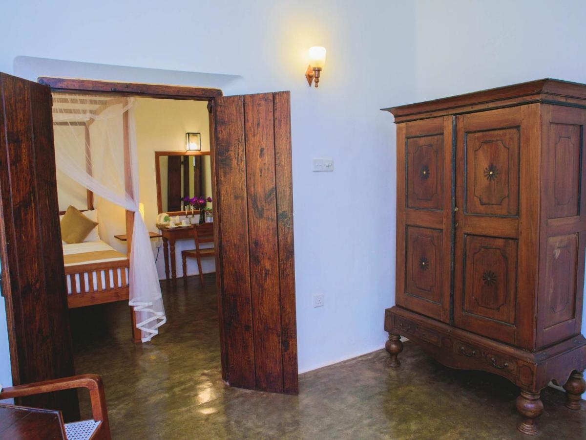 Thalpe Walawwa Heritage Villa Unawatuna Bagian luar foto