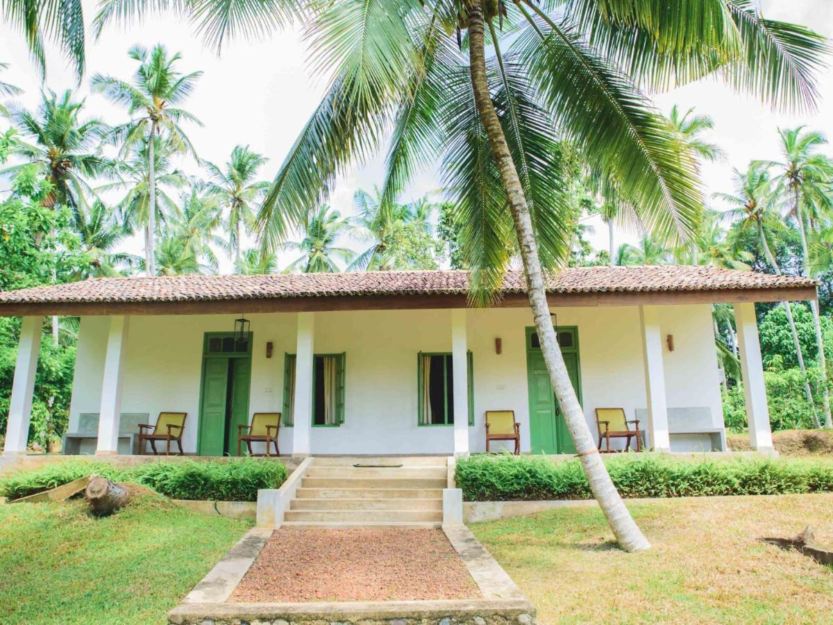 Thalpe Walawwa Heritage Villa Unawatuna Bagian luar foto