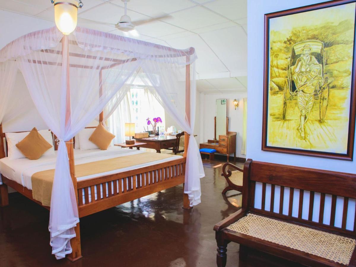 Thalpe Walawwa Heritage Villa Unawatuna Bagian luar foto