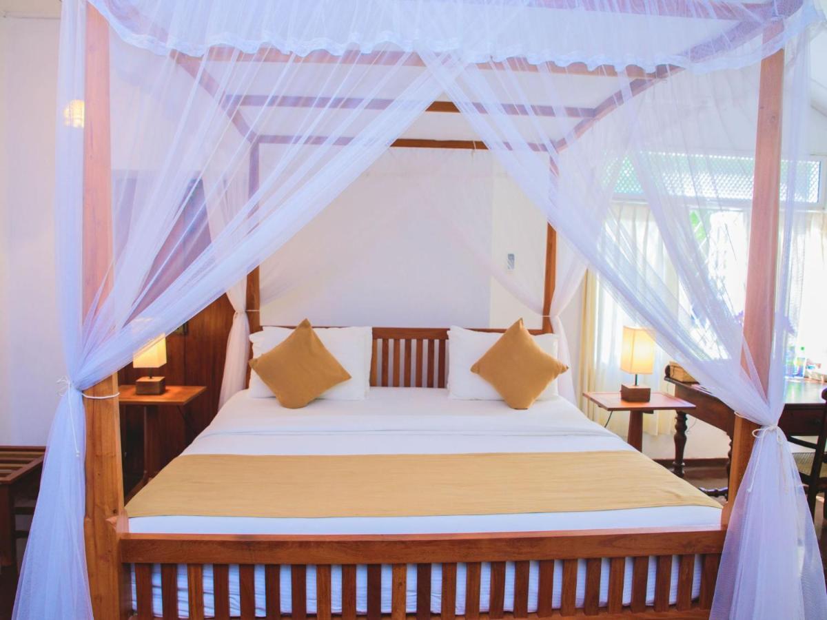 Thalpe Walawwa Heritage Villa Unawatuna Bagian luar foto