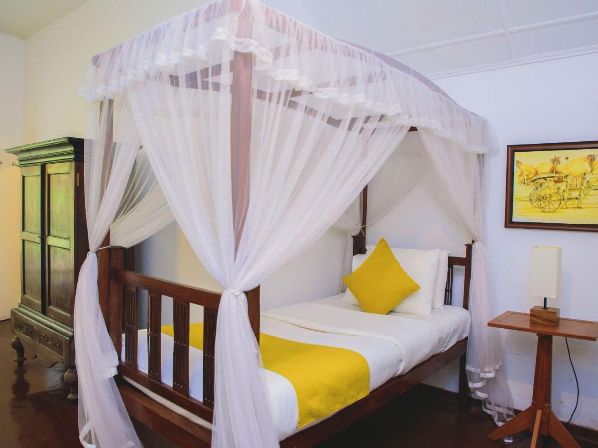 Thalpe Walawwa Heritage Villa Unawatuna Bagian luar foto