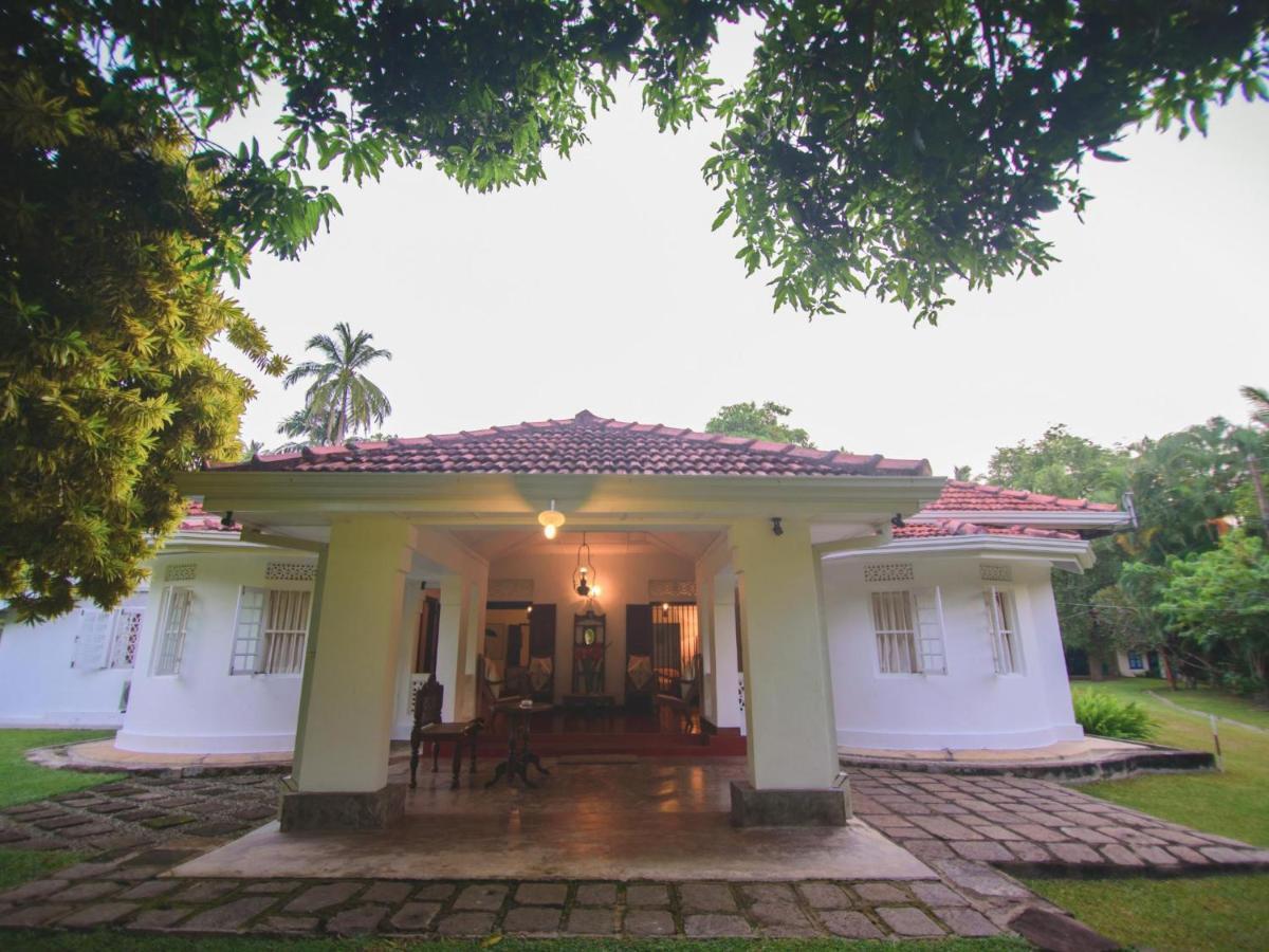 Thalpe Walawwa Heritage Villa Unawatuna Bagian luar foto