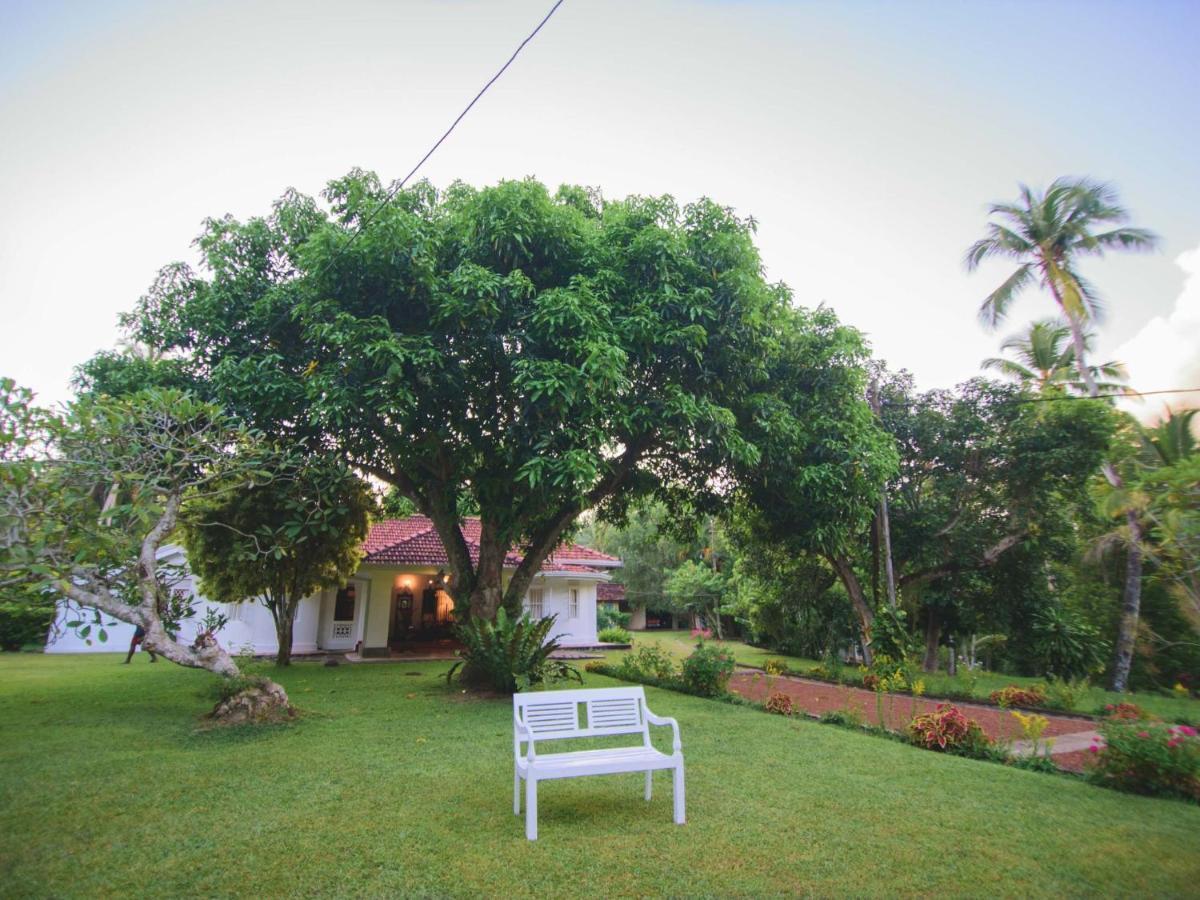 Thalpe Walawwa Heritage Villa Unawatuna Bagian luar foto