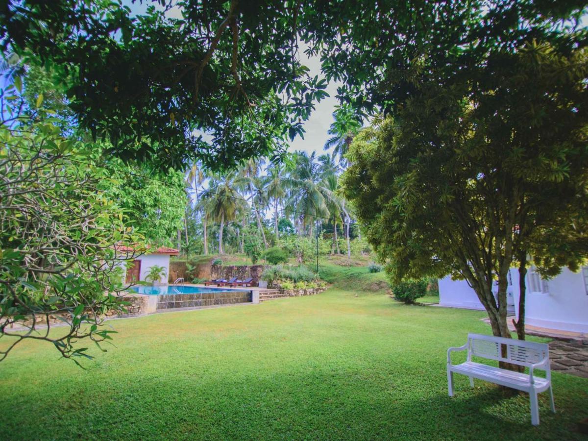 Thalpe Walawwa Heritage Villa Unawatuna Bagian luar foto