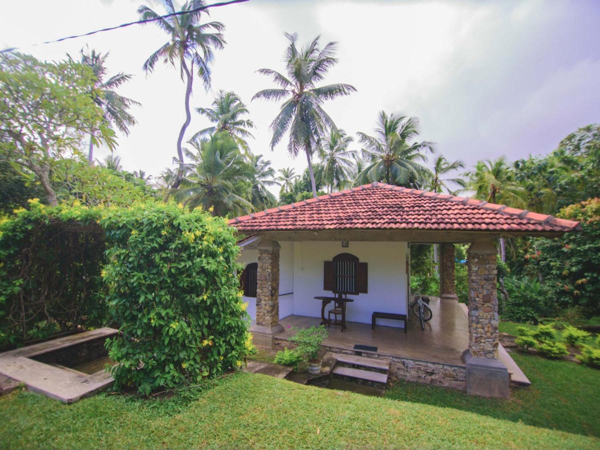 Thalpe Walawwa Heritage Villa Unawatuna Bagian luar foto