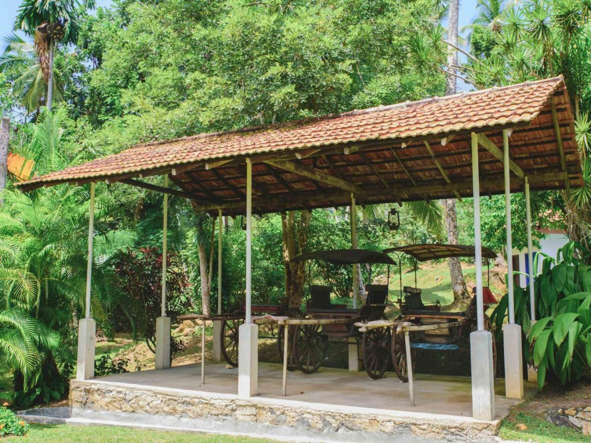 Thalpe Walawwa Heritage Villa Unawatuna Bagian luar foto