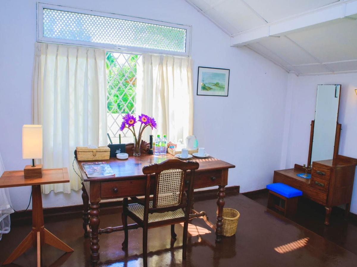 Thalpe Walawwa Heritage Villa Unawatuna Bagian luar foto