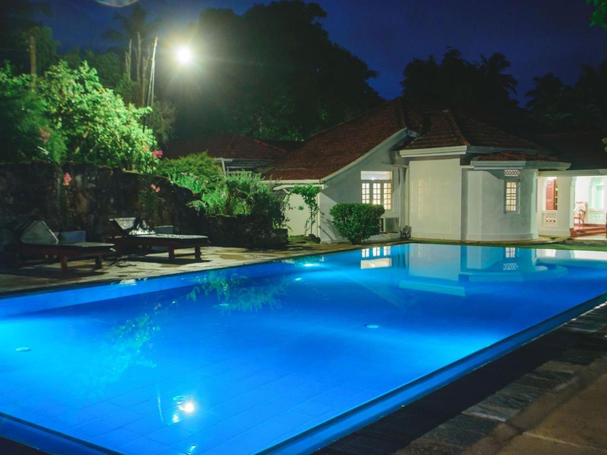 Thalpe Walawwa Heritage Villa Unawatuna Bagian luar foto