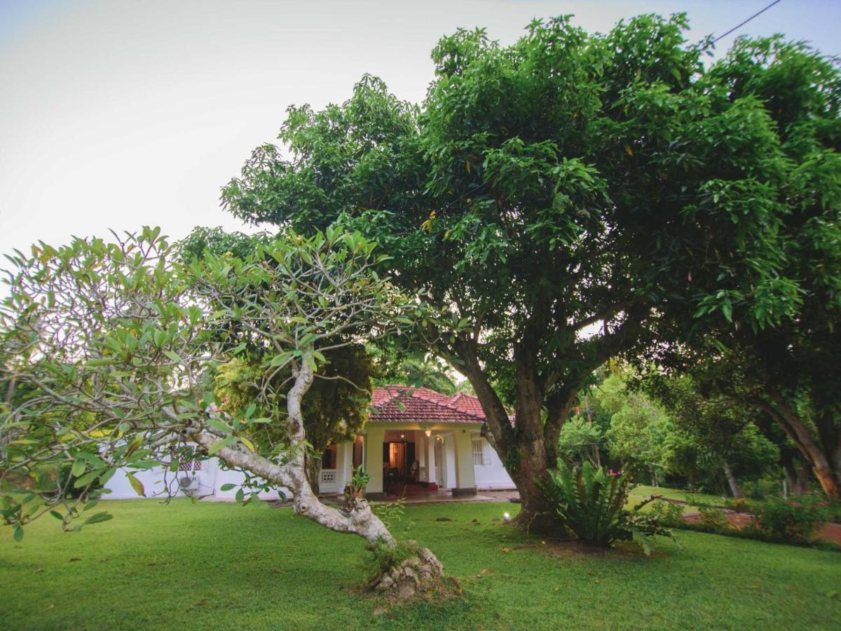 Thalpe Walawwa Heritage Villa Unawatuna Bagian luar foto