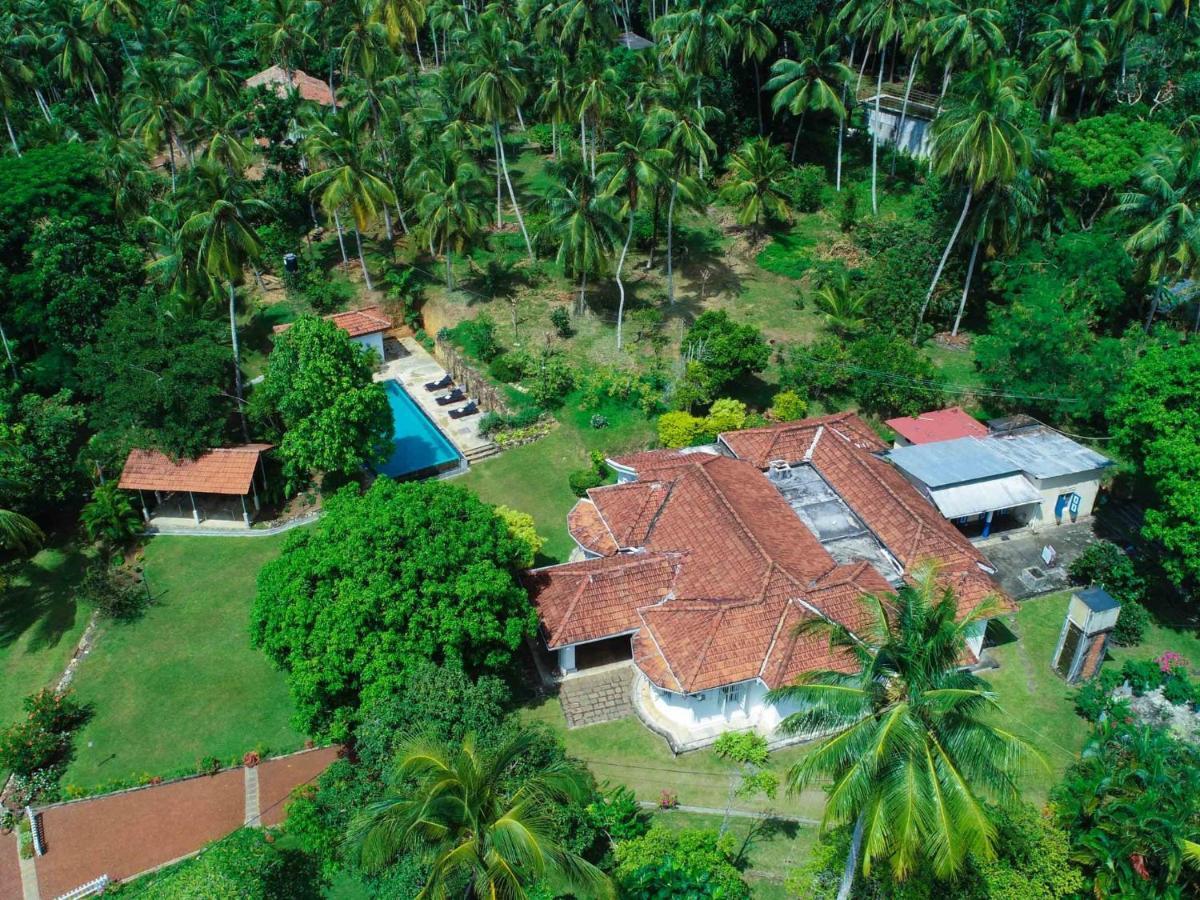 Thalpe Walawwa Heritage Villa Unawatuna Bagian luar foto