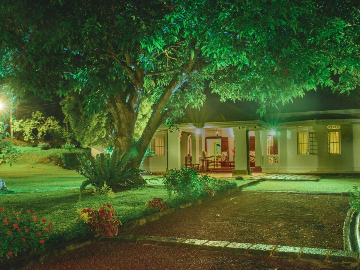 Thalpe Walawwa Heritage Villa Unawatuna Bagian luar foto