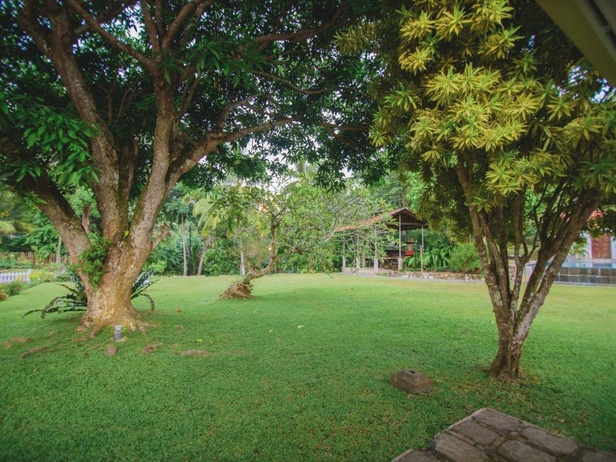 Thalpe Walawwa Heritage Villa Unawatuna Bagian luar foto