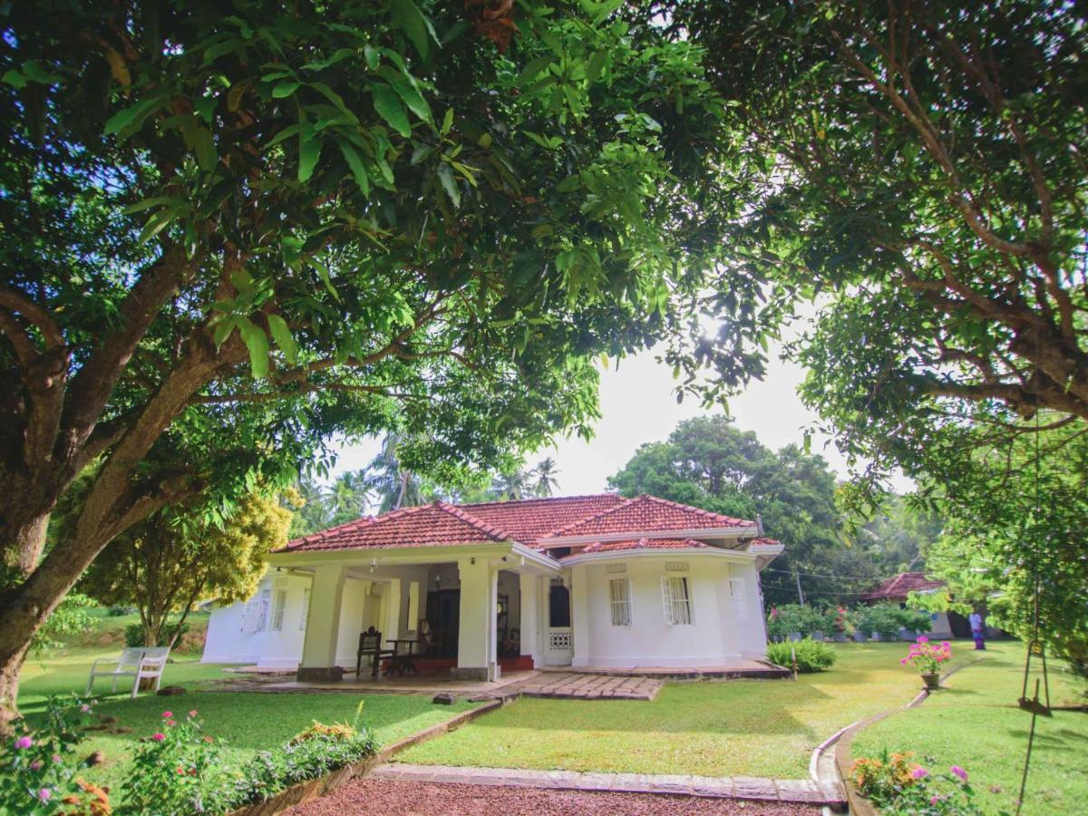 Thalpe Walawwa Heritage Villa Unawatuna Bagian luar foto