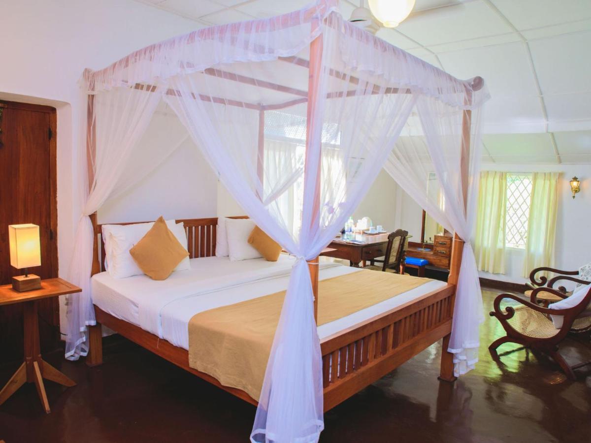 Thalpe Walawwa Heritage Villa Unawatuna Bagian luar foto