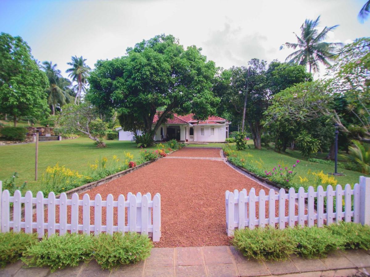 Thalpe Walawwa Heritage Villa Unawatuna Bagian luar foto