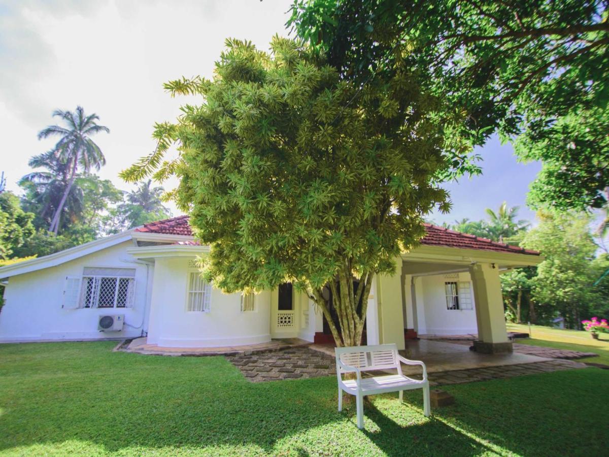 Thalpe Walawwa Heritage Villa Unawatuna Bagian luar foto